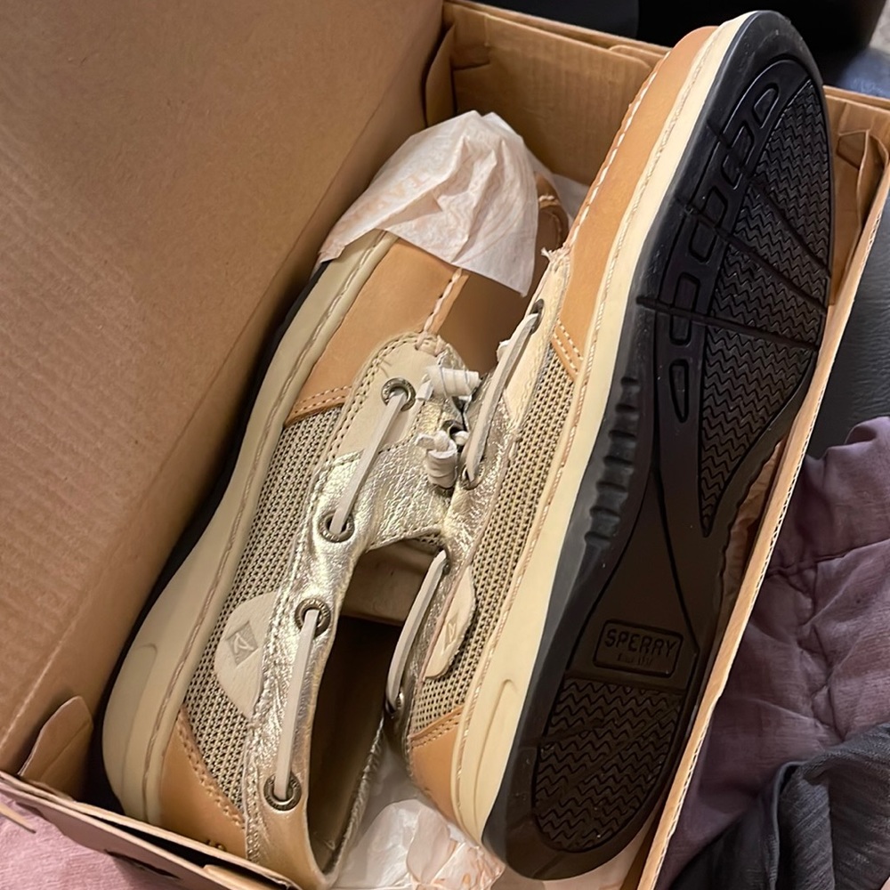 New in box SPERRY 5.5 Woman’s Rosefish Linen Boat Shoe